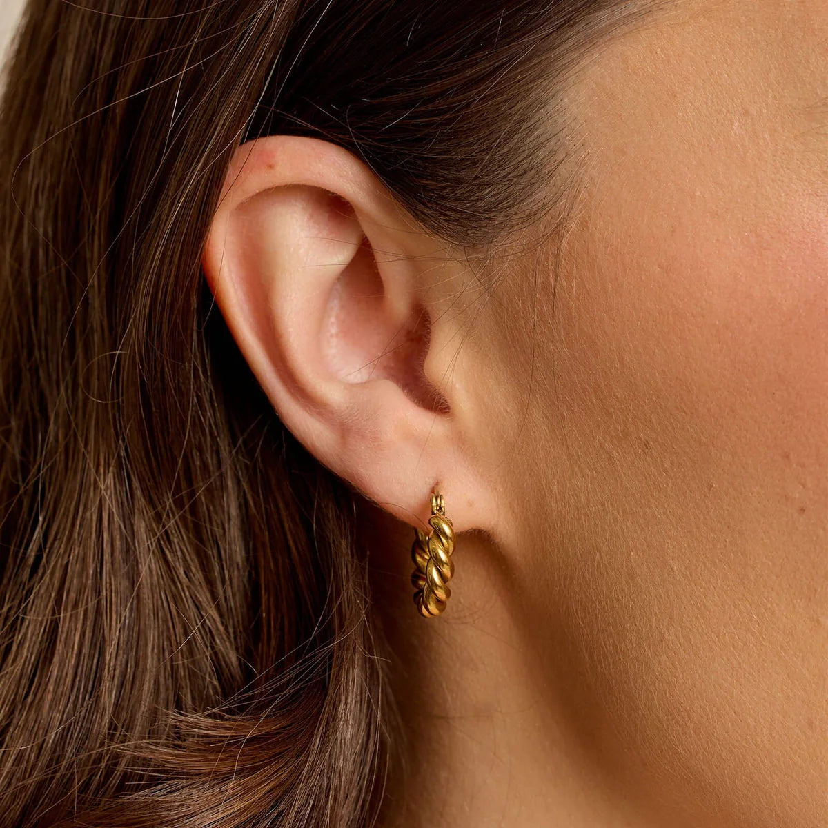 Pura Vida - Twisted Dome Loop Earring - Gold